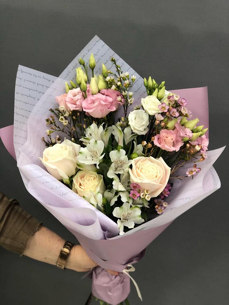 Букет цветов из: Альстромерии, Розы и Лизиантусы в Сергиевской