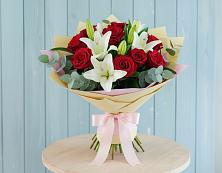 Букет цветов из:  Лилии и Розы в Сергиевской