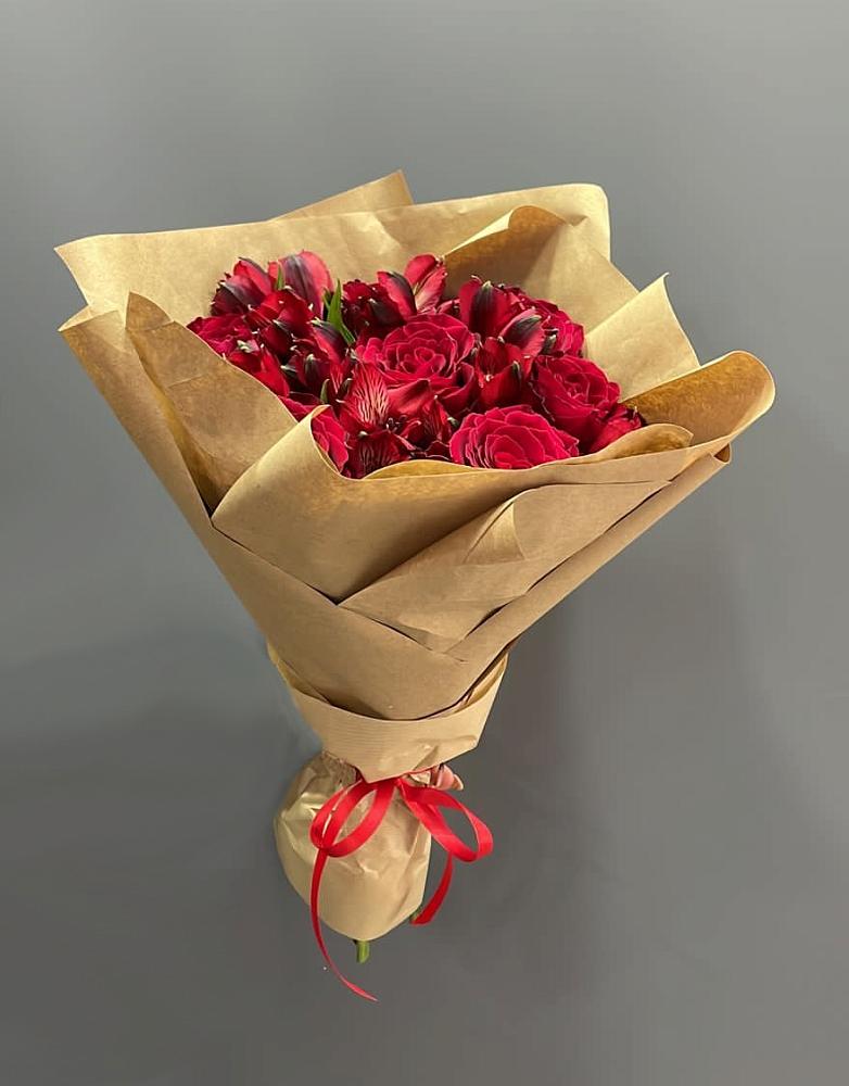 Букет цветов из: Альстромерии и Розы в Сергиевской