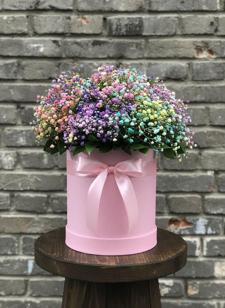 Цветочная композиция из Гипсофила и Розы в шляпной коробке в Сергиевской