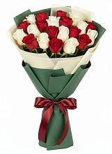Букет Микс из красных и белых роз в Сергиевской