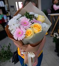 Букет цветов из:  Герберы, Розы и Хризантемы в Сергиевской