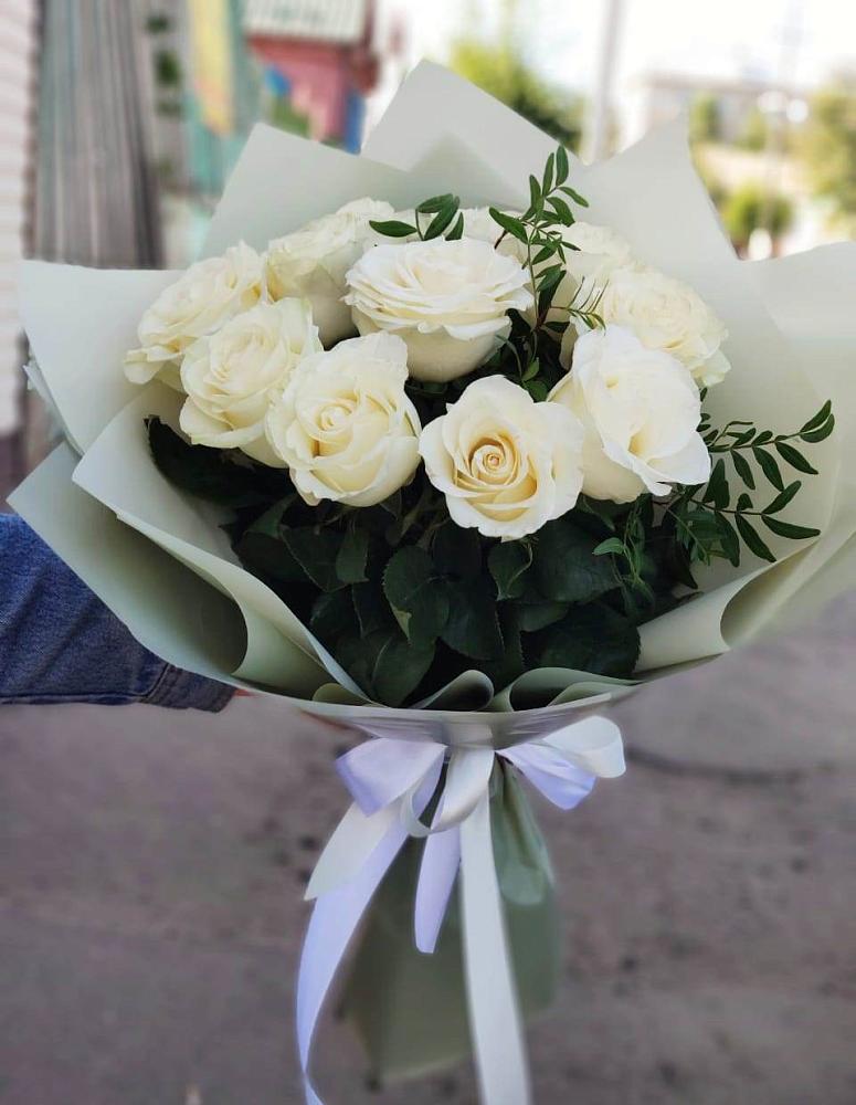 Букет Белые розы Проуд в Сергиевской