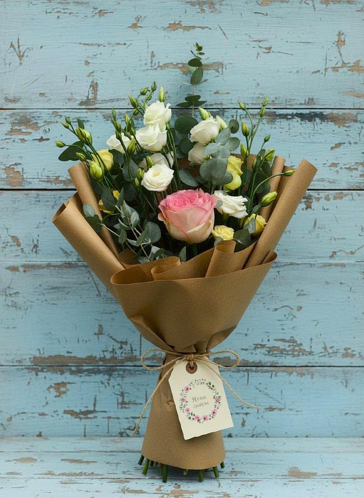 Букет цветов из: Розы и Лизиантусы в Сергиевской