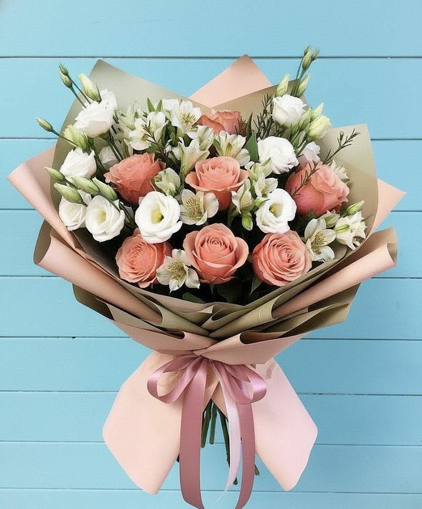 Букет цветов из: Розы, Альстромерии и Лизиантусы в Сергиевской