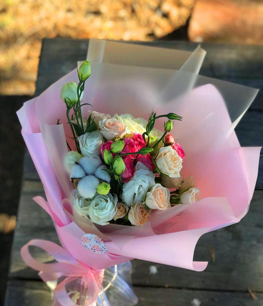 Букет цветов из: Розы и Лизиантусы в Сергиевской