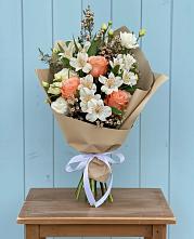 Букет цветов из:  Альстромерии, Лизиантусы, Розы и Хризантемы в Сергиевской