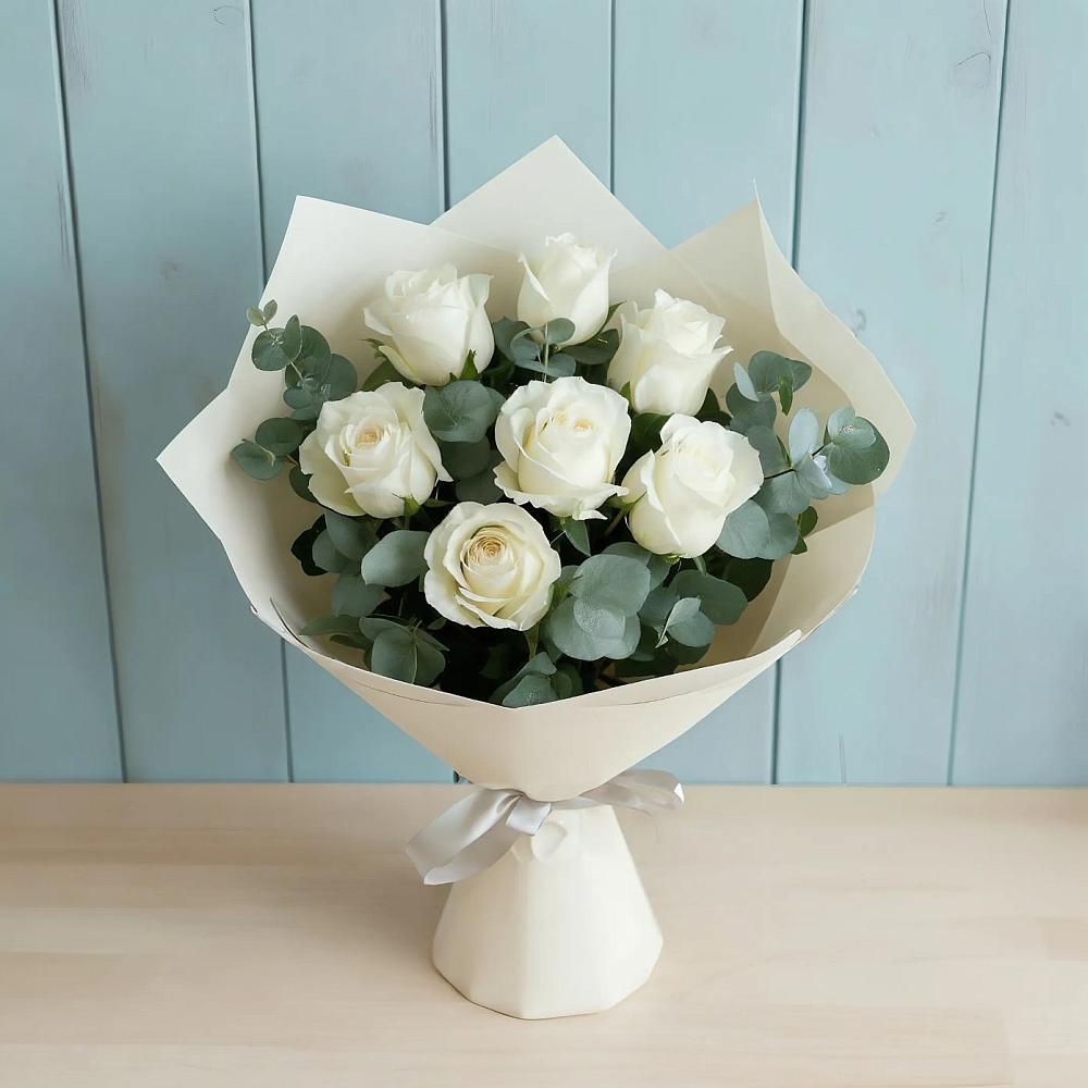 Букет Белые розы в Эвкалипте в Сергиевской