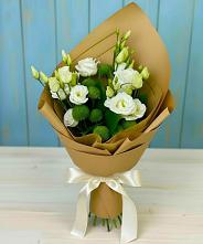 Букет цветов из:  Хризантемы и Лизиантусы в Сергиевской