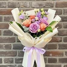 Букет цветов из:  Лизиантусы и Розы в Сергиевской