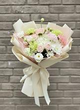 Букет цветов из:  Гвоздики, Розы, Лизиантусы и Хризантемы в Сергиевской