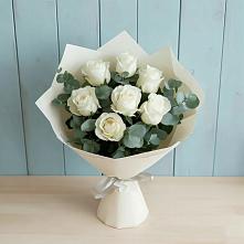 Букет Белые розы в Эвкалипте в Сергиевской