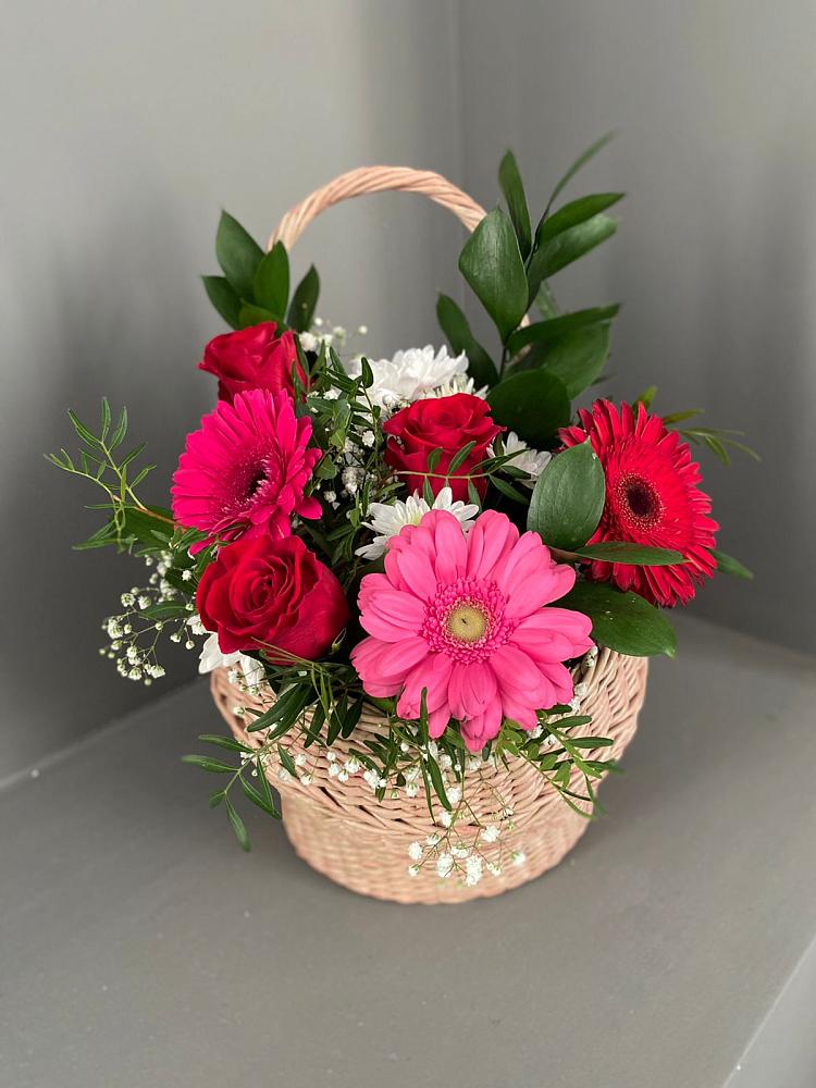 Цветочная композиция из Розы, Хризантемы и Герберы в корзине в Сергиевской