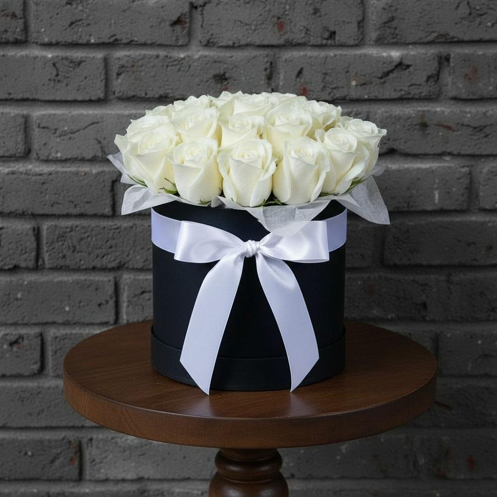 Цветочная композиция из Розы в шляпной коробке в Сергиевской