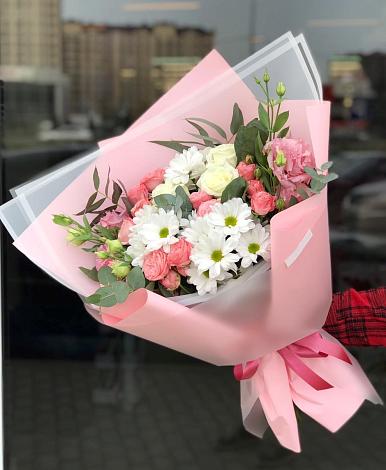 Букет цветов из: Розы, Лизиантусы и Хризантемы в Сергиевской