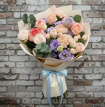 Букет цветов из:  Розы, Лизиантусы и Гвоздики #REPLACE_PRED# Сергиевской