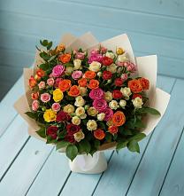 Букет Микс из разноцветных кустовых роз в Сергиевской