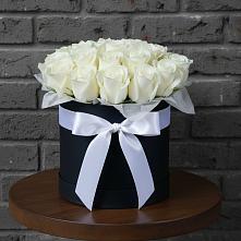 Цветочная композиция из Розы в шляпной коробке в Сергиевской