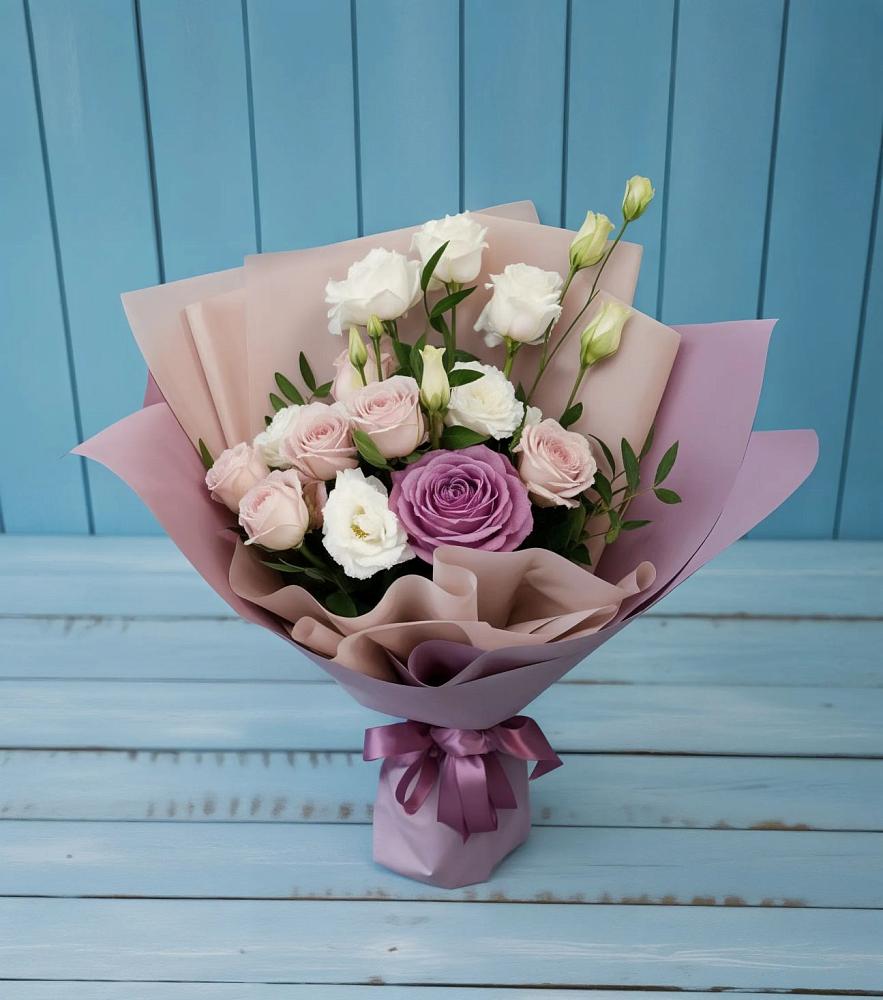 Букет цветов из: Розы и Лизиантусы в Сергиевской